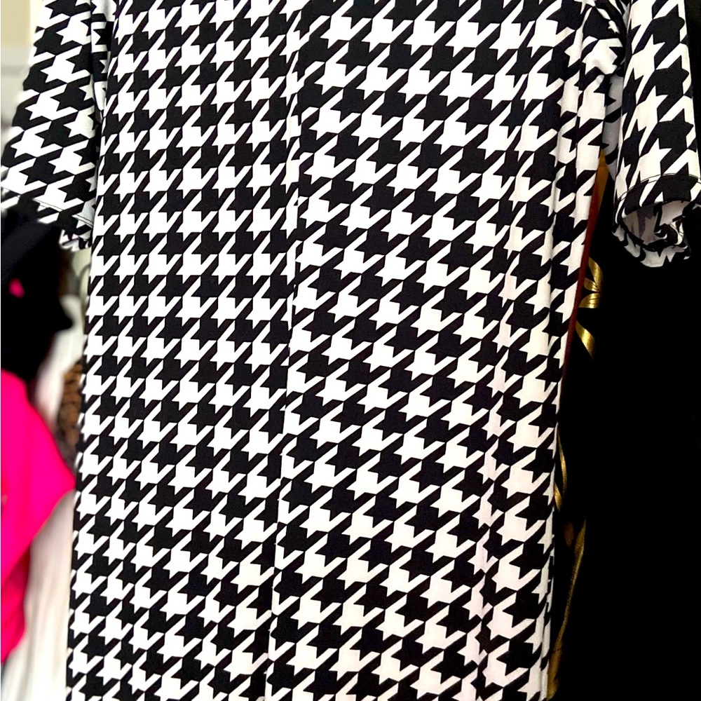 Women’s Jump Suit black & white straight leg! A cutie size 1X.